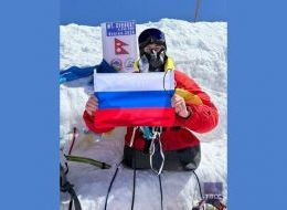 Российский альпинист Рустам Набиев первым в мире покорил Эверест на одних руках