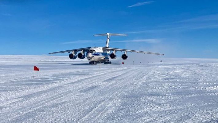 Новый Российский аэродром а Антарктиде принял первый международный рейс