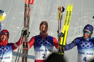 Лыжник Большунов принес России первую золотую медаль на Олимпиаде-2022