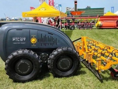 В России представили первый в мире полностью беспилотный робот-трактор